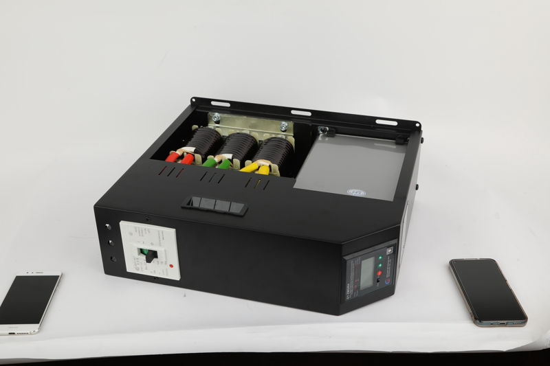 Comment les condensateurs intelligents permettent-ils aux panneaux de compensation de s'adapter automatiquement aux modifications de charge et d'optimiser la compensation réactive de puissance?
