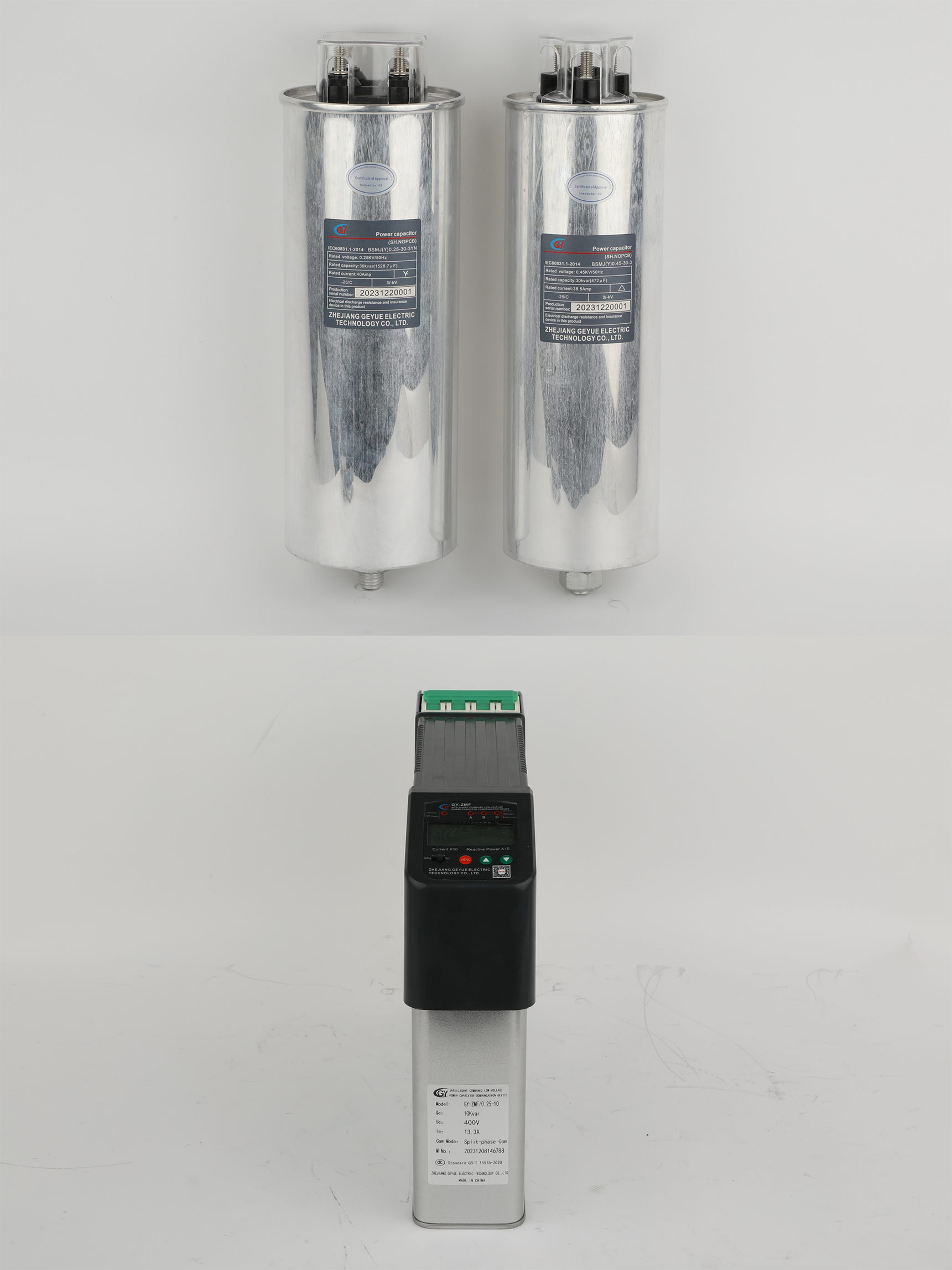 En quoi les condensateurs « intelligents » avec contrôleurs et capacités de communication intégrés diffèrent-ils des modules de condensateurs traditionnels dans un système ?